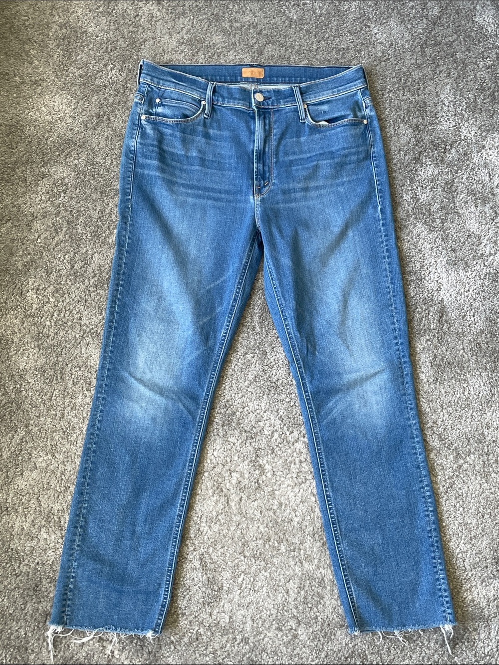 VGC MOTHER The Mid Rise Dazzler Ankle Fray - Medium Wash - Size 32